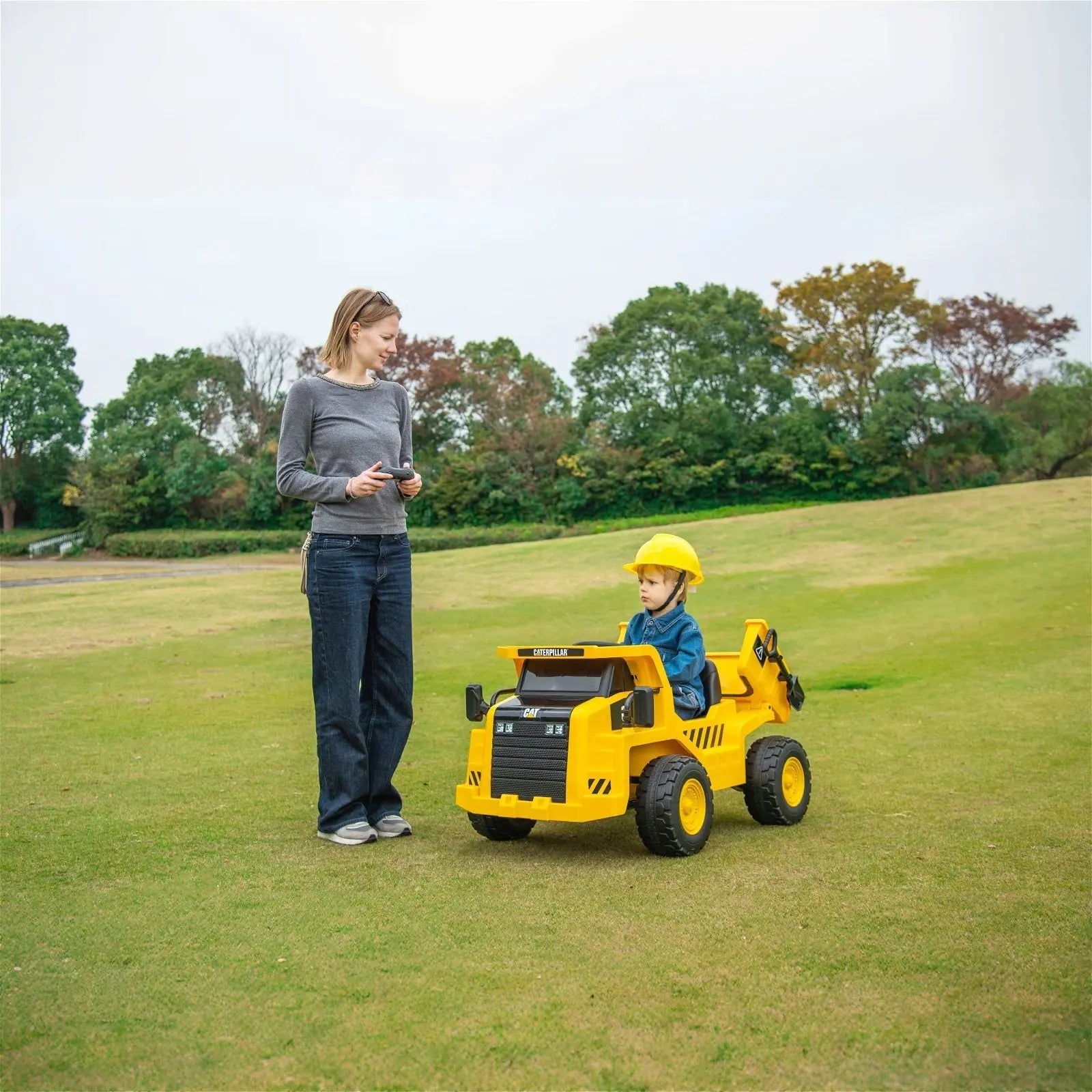 12V CAT Electric Dump Truck 1 Seater Ride-On – steering wheel and controls | Freddo Toys Canada