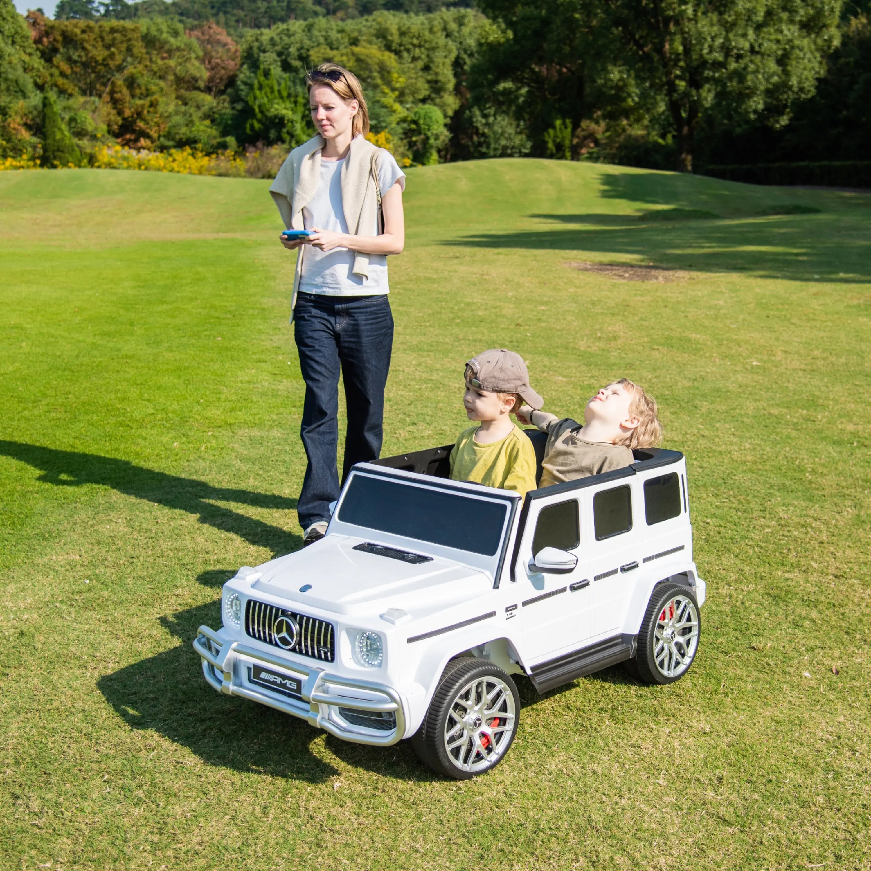 24V 4x4 Mercedes Benz G63 AMG 2 Seater G Wagon Ride on Car – side view | Freddo Toys Canada