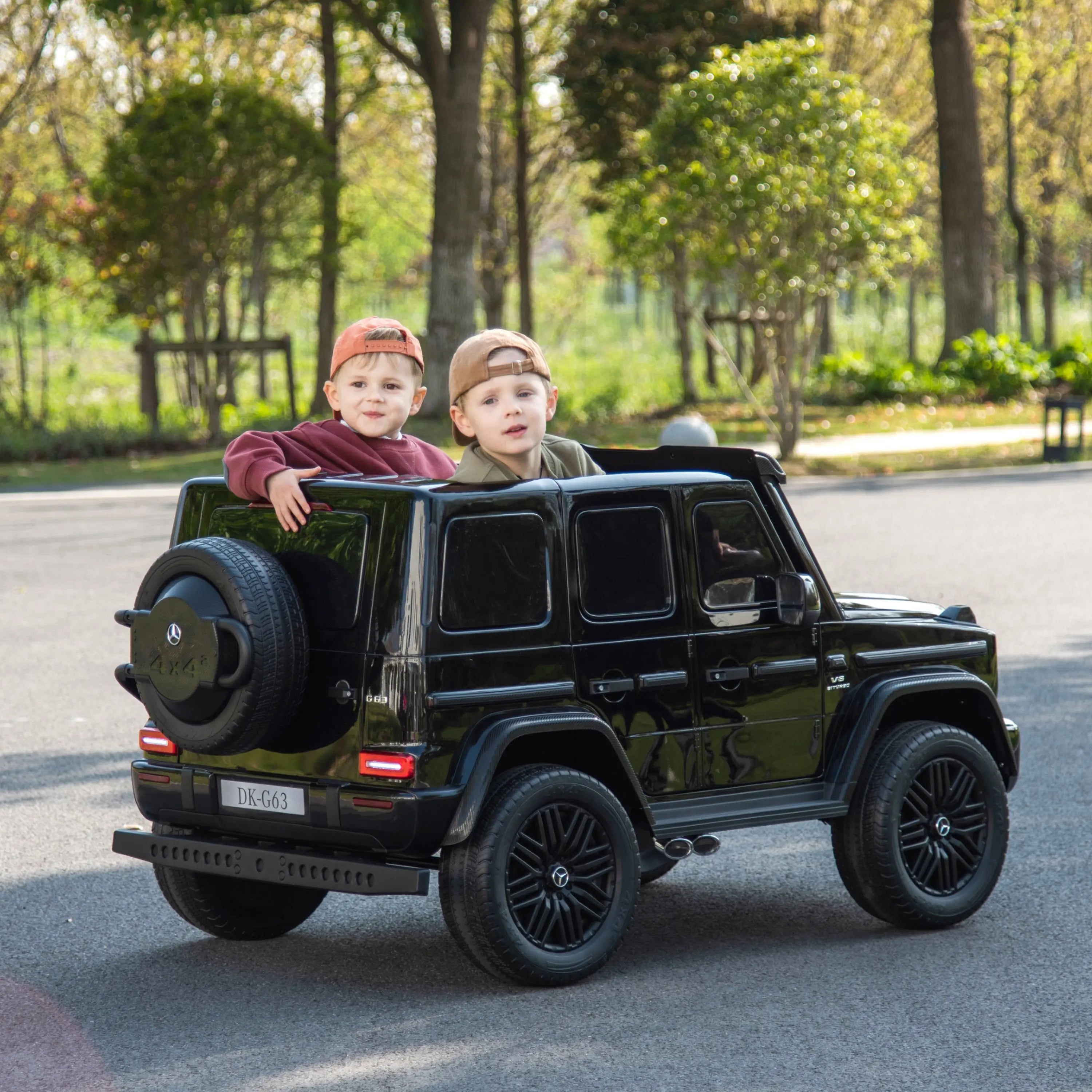 24V Mercedes Benz G-Wagon – steering wheel and controls | Freddo Toys Canada