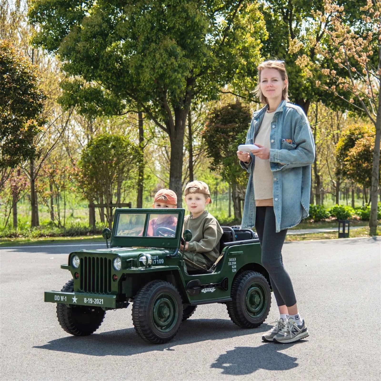 24V Military Willy Truck 3 Seater Electric Ride on – wheels and suspension detail | Freddo Toys Canada