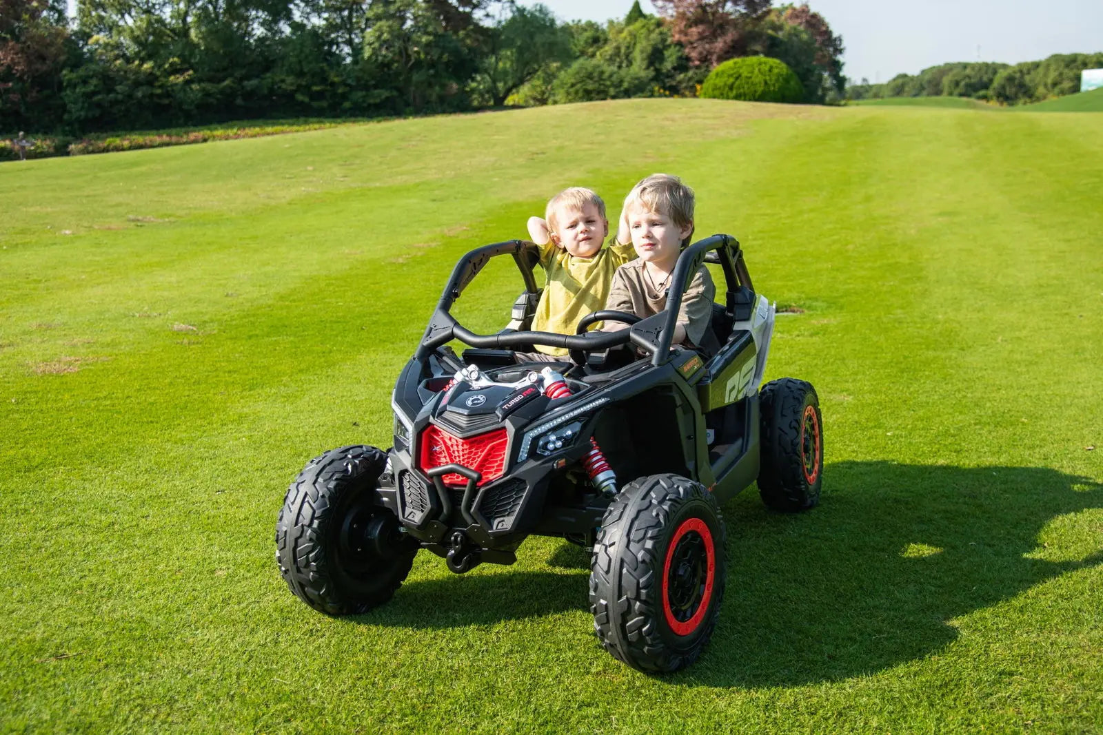 2x24V 4x4 Can-Am Maverick 2 Seater Ride on UTV for Kids – front view | Freddo Toys Canada