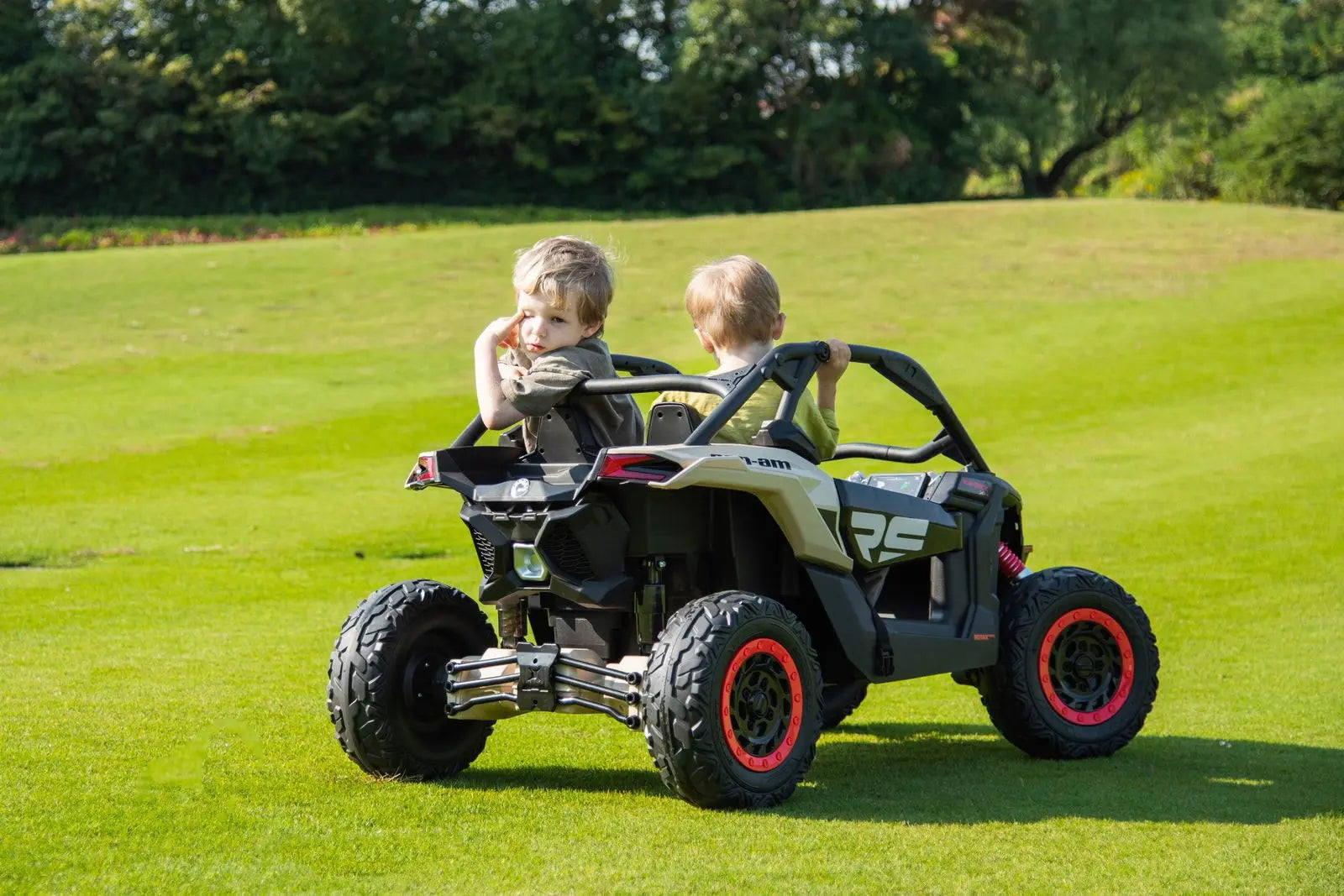 2x24V 4x4 Can-Am Maverick 2 Seater Ride on UTV for Kids – dashboard and seat | Freddo Toys Canada