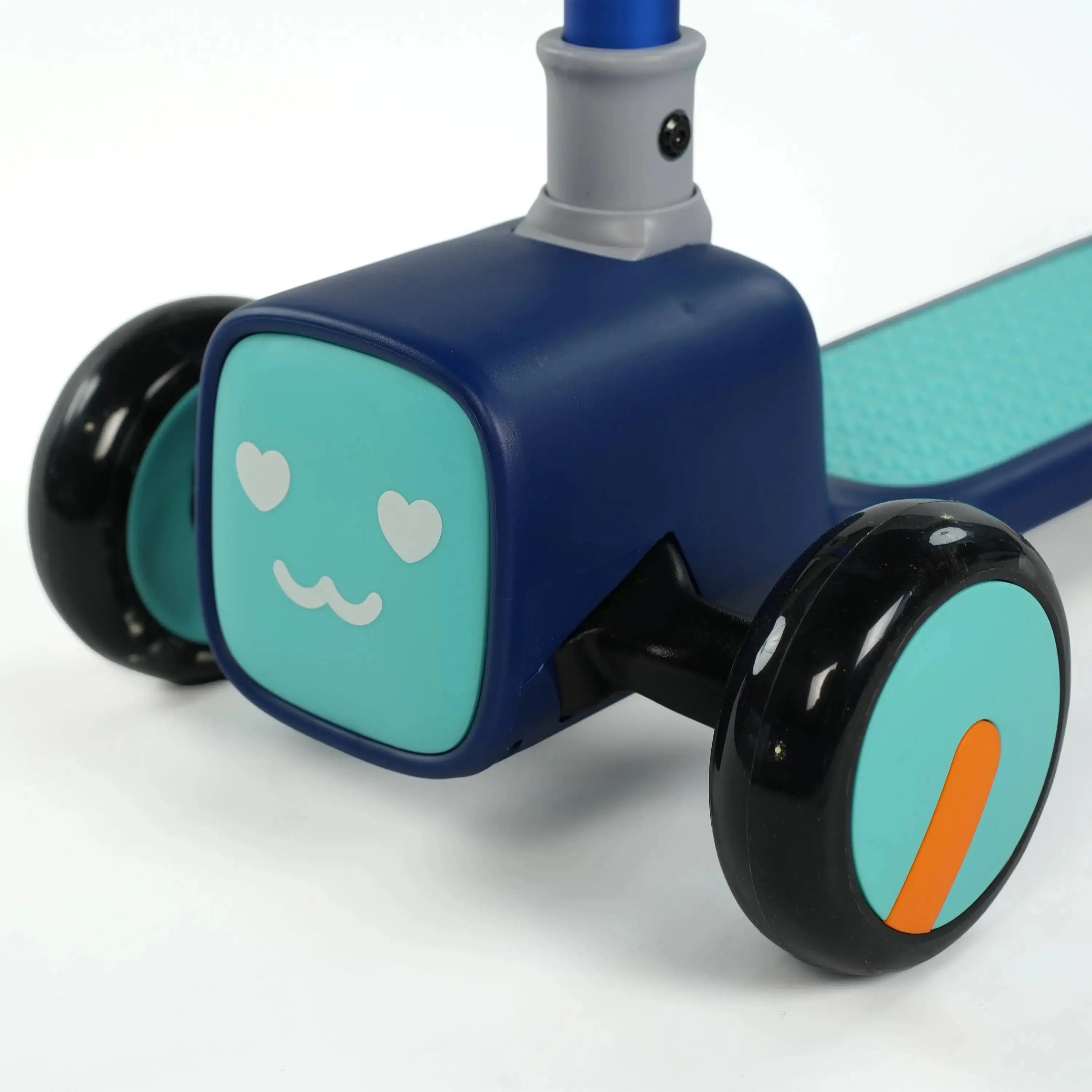 Freddo Emoji Scooter – headlight detail | Freddo Toys Canada