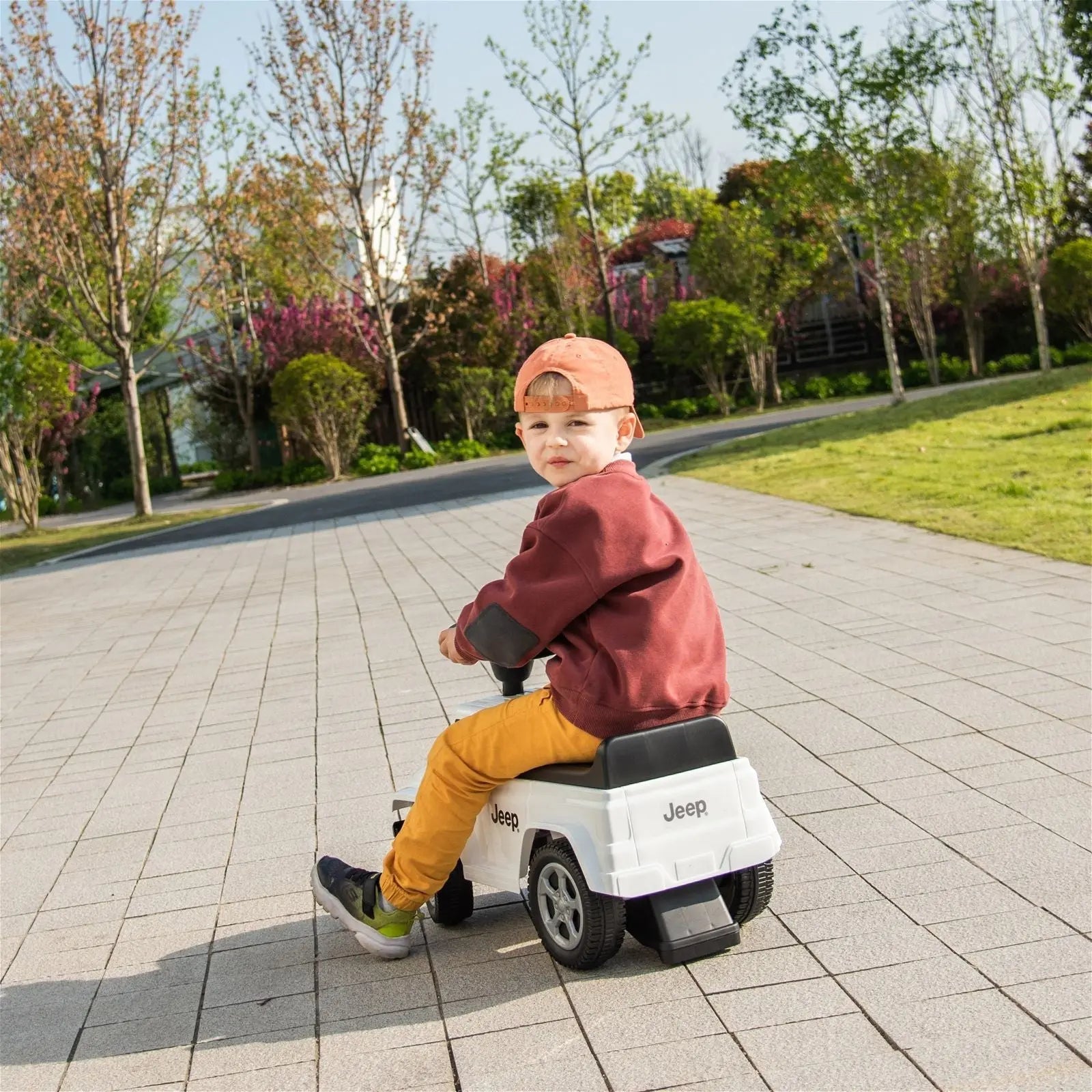 Jeep Rubicon Foot to Floor Ride-On for Toddlers – side profile | Freddo Toys Canada